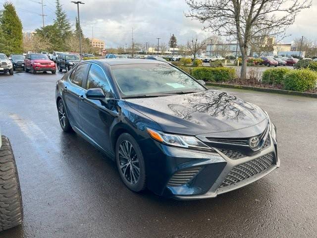 2019 Toyota Camry SE FWD photo