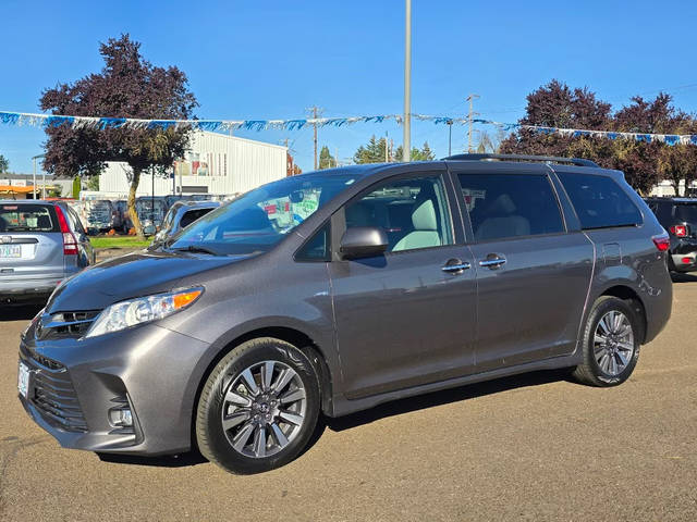 2020 Toyota Sienna XLE AWD photo