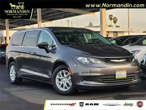 2019 Chrysler Pacifica Minivan LX FWD photo