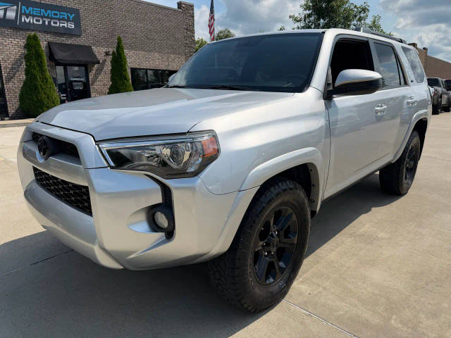 2019 Toyota 4Runner SR5 RWD photo
