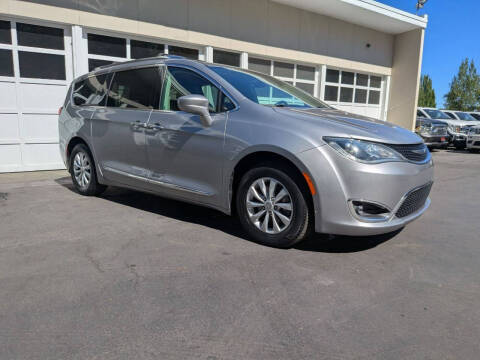2019 Chrysler Pacifica Minivan Touring L FWD photo