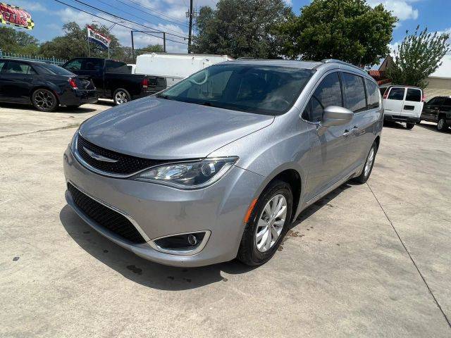 2019 Chrysler Pacifica Minivan Touring L FWD photo