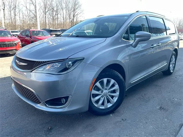 2019 Chrysler Pacifica Minivan Touring L FWD photo