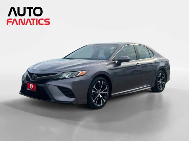 2019 Toyota Camry SE FWD photo