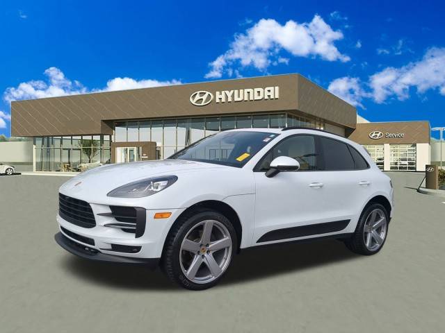 2020 Porsche Macan  AWD photo