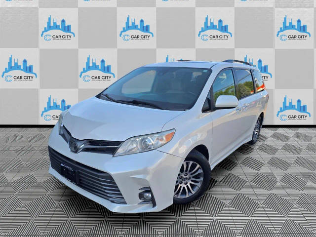 2020 Toyota Sienna XLE FWD photo