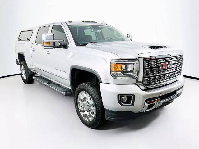 2019 GMC Sierra 2500HD Denali 4WD photo