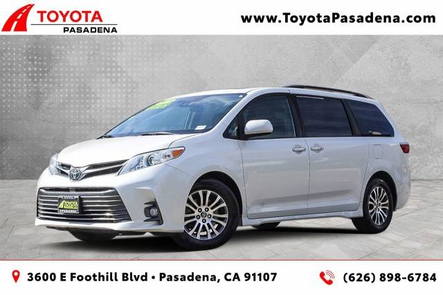 2020 Toyota Sienna XLE FWD photo