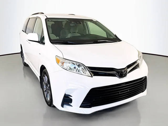 2020 Toyota Sienna LE AWD photo