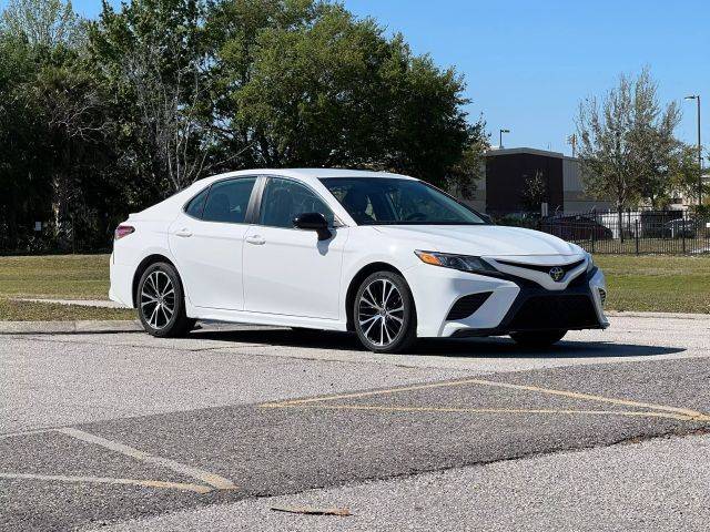2019 Toyota Camry SE FWD photo