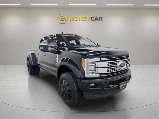 2019 Ford F-450 Super Duty Platinum 4WD photo