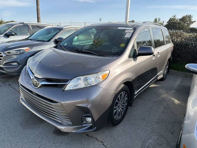 2020 Toyota Sienna XLE Premium FWD photo