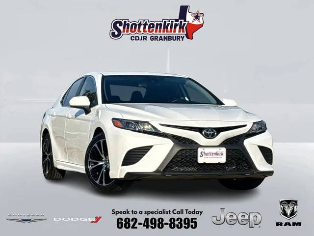 2019 Toyota Camry SE FWD photo