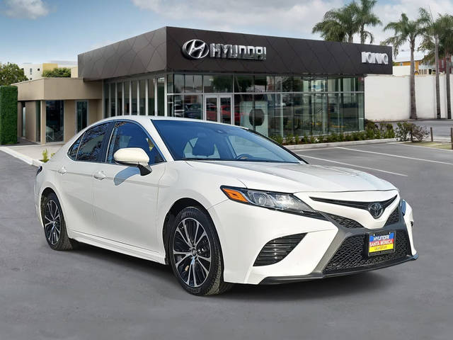 2019 Toyota Camry SE FWD photo