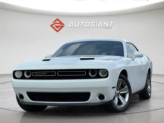 2019 Dodge Challenger SXT RWD photo