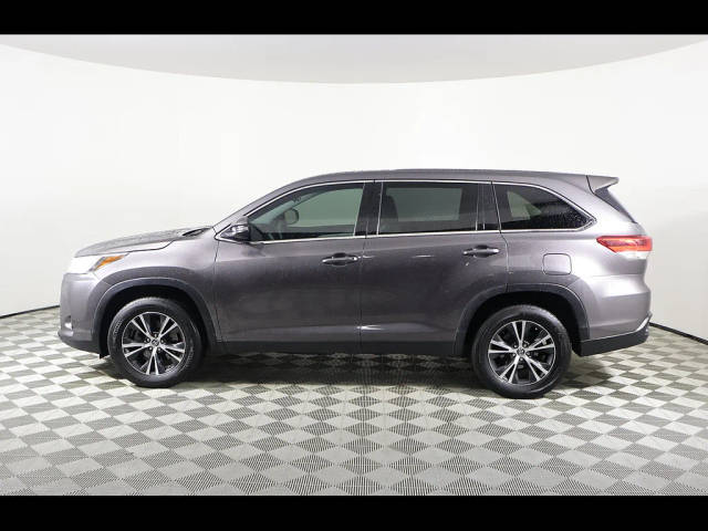 2019 Toyota Highlander LE FWD photo