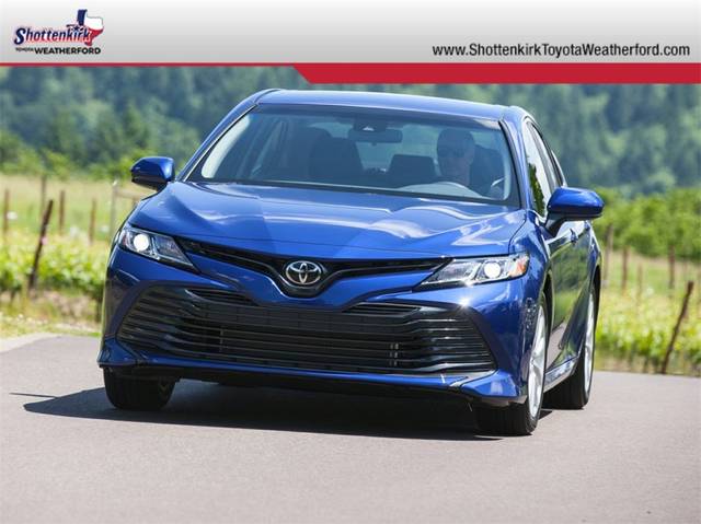 2019 Toyota Camry SE FWD photo