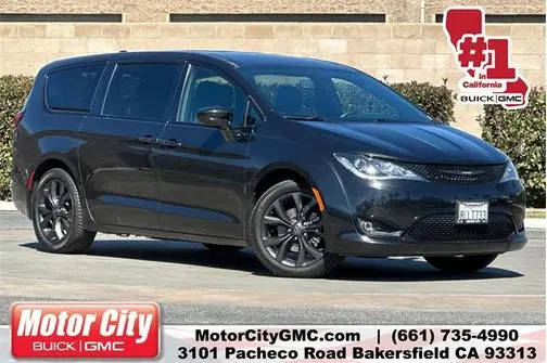 2019 Chrysler Pacifica Minivan Touring Plus FWD photo