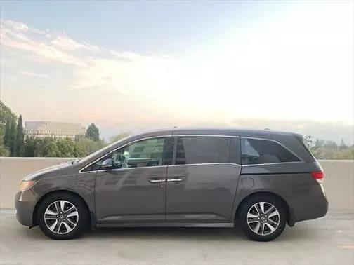 2016 Honda Odyssey Touring FWD photo