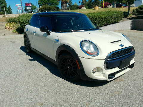 2015 MINI Hardtop 2 Door S FWD photo