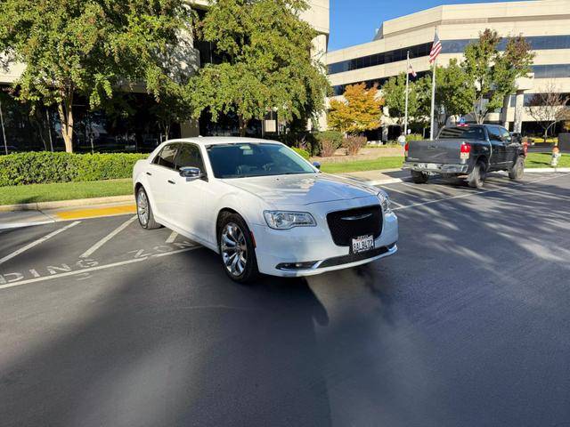 2018 Chrysler 300 Limited RWD photo