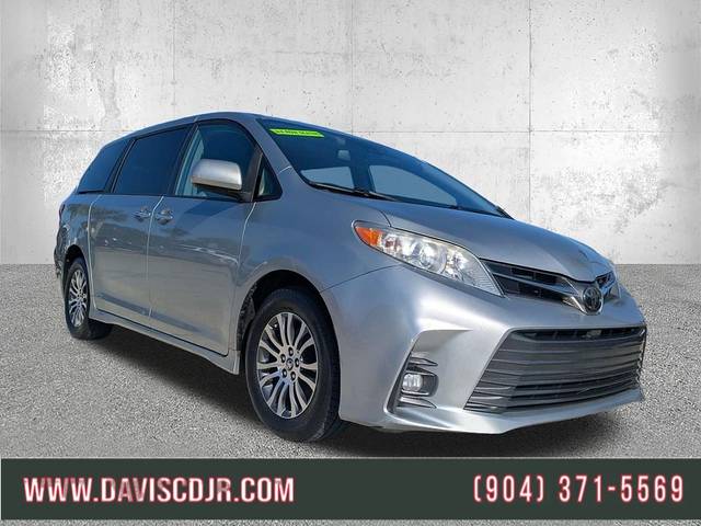 2020 Toyota Sienna XLE FWD photo