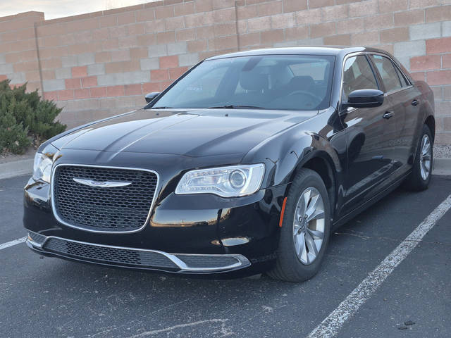 2019 Chrysler 300 Touring RWD photo