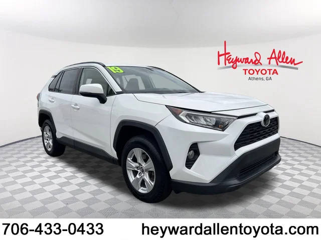 2019 Toyota RAV4 XLE FWD photo