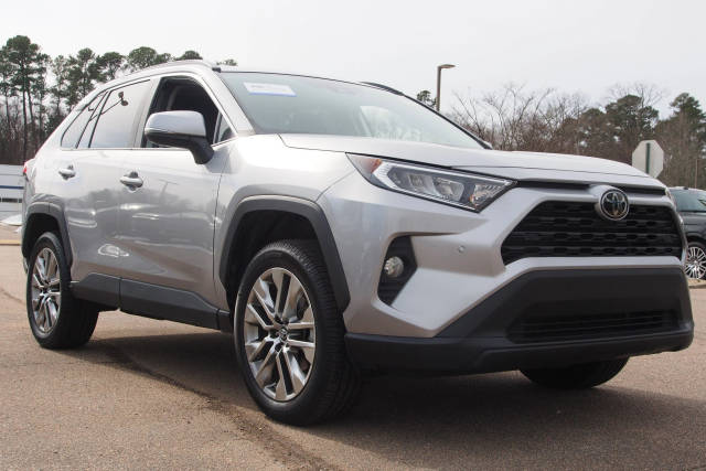 2019 Toyota RAV4 XLE Premium FWD photo