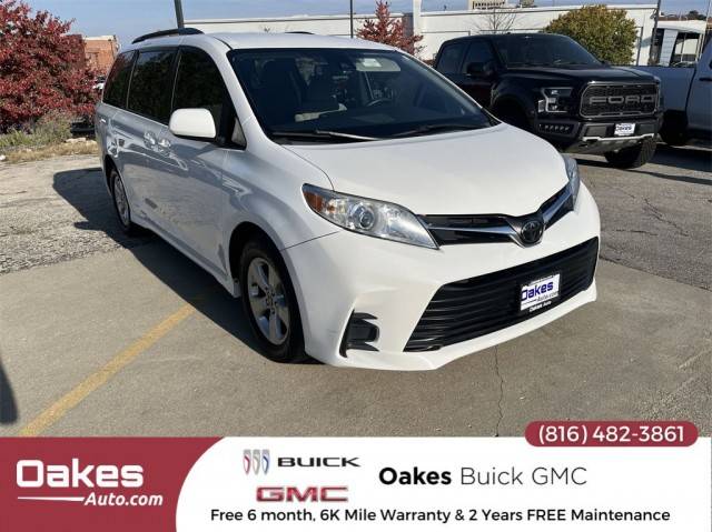 2020 Toyota Sienna LE FWD photo