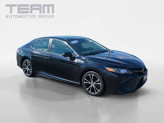 2019 Toyota Camry SE FWD photo