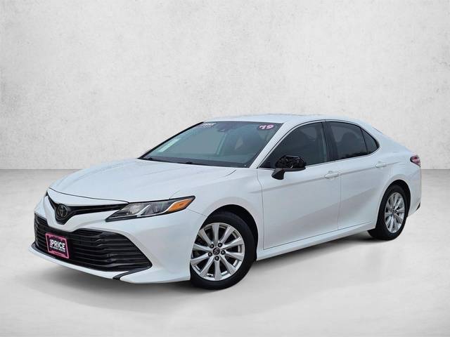 2019 Toyota Camry LE FWD photo