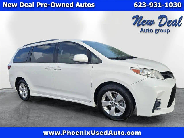 2018 Toyota Sienna LE FWD photo