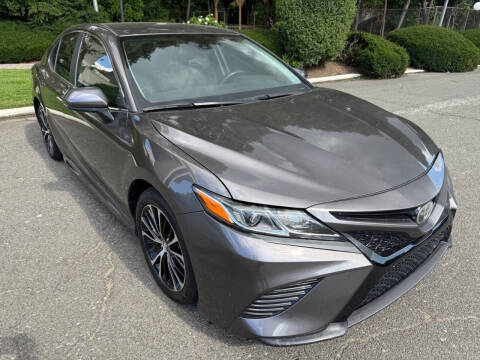 2019 Toyota Camry SE FWD photo