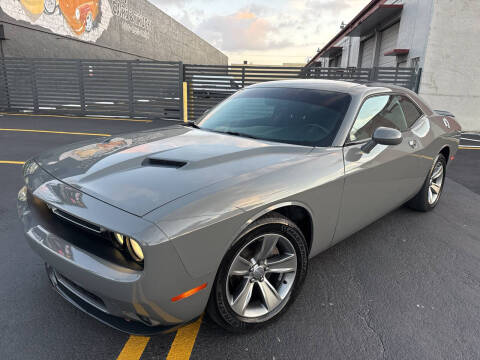 2019 Dodge Challenger SXT RWD photo
