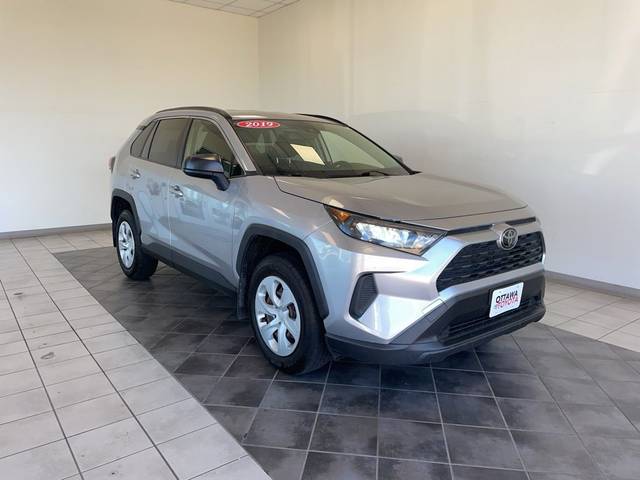 2019 Toyota RAV4 LE AWD photo