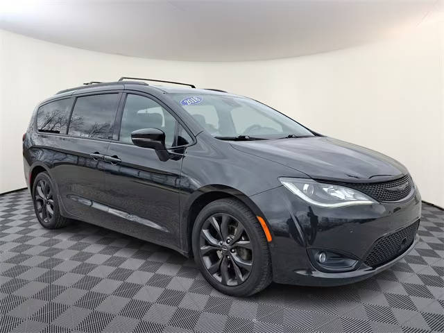 2018 Chrysler Pacifica Minivan Limited FWD photo