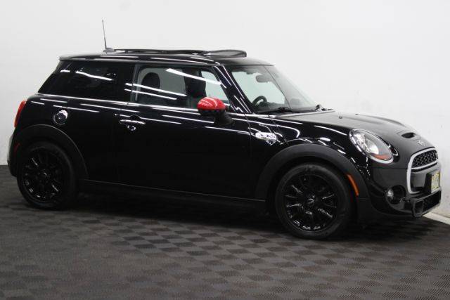 2015 MINI Hardtop 2 Door S FWD photo