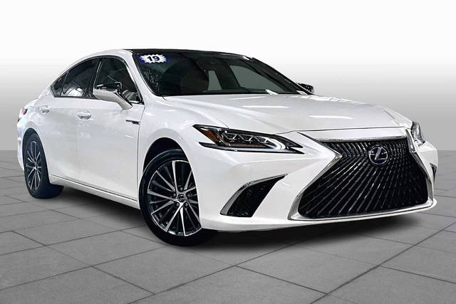 2019 Lexus ES ES 300h FWD photo