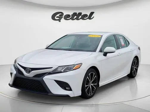 2019 Toyota Camry SE FWD photo