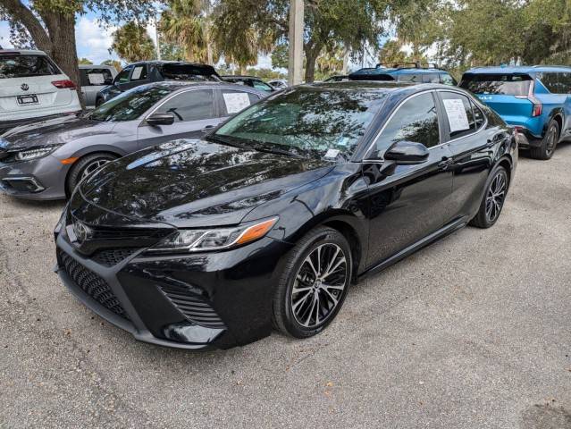 2019 Toyota Camry SE FWD photo