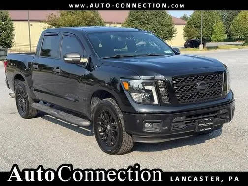 2019 Nissan Titan SL 4WD photo