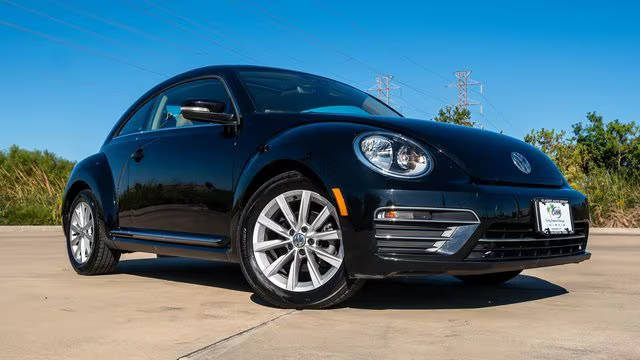 2019 Volkswagen Beetle SE FWD photo