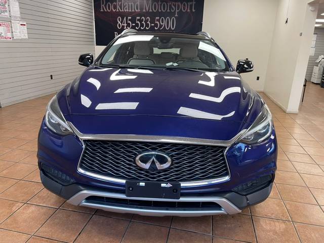 2018 Infiniti QX30 LUXE AWD photo