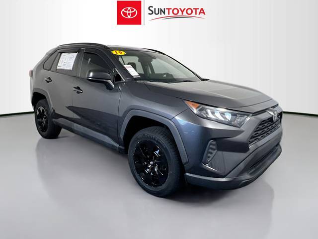 2019 Toyota RAV4 LE FWD photo