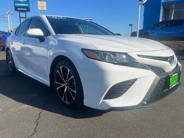 2019 Toyota Camry SE FWD photo