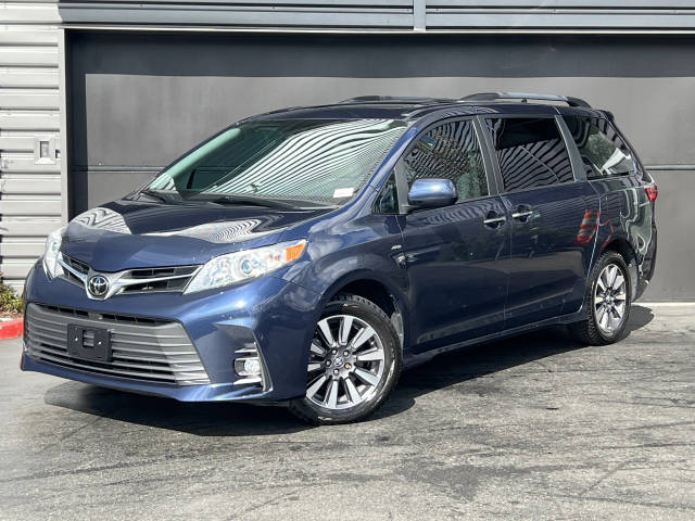 2020 Toyota Sienna XLE AWD photo