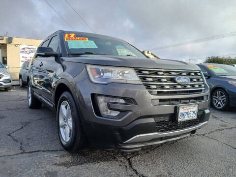 2017 Ford Explorer XLT 4WD photo