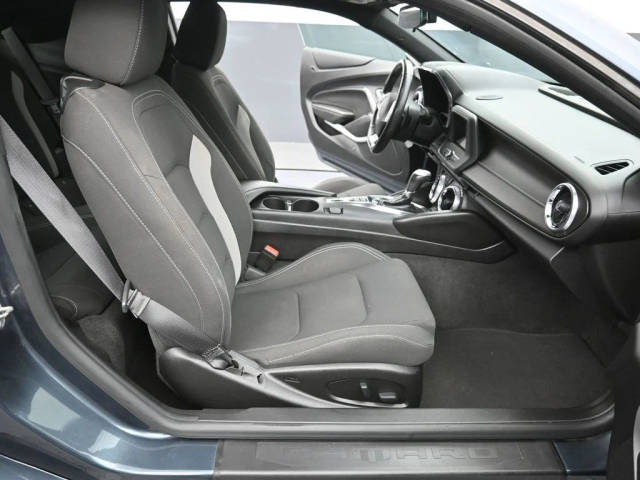 2019 Chevrolet Camaro 1LT RWD photo