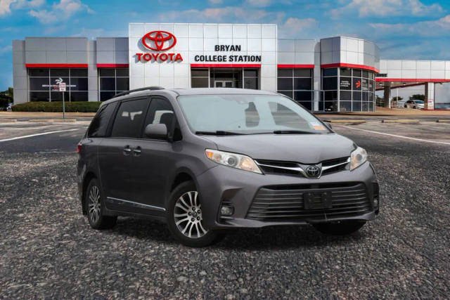 2020 Toyota Sienna XLE FWD photo
